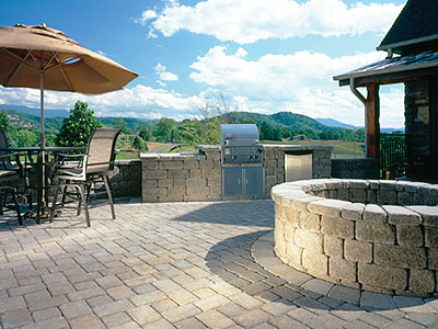 Outdoor Kitchens & Firepits